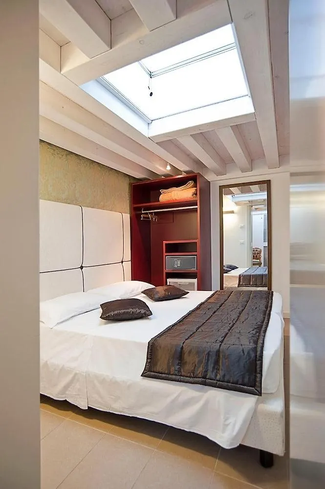 Al Canal Regio - Guest House Венеция 3*,