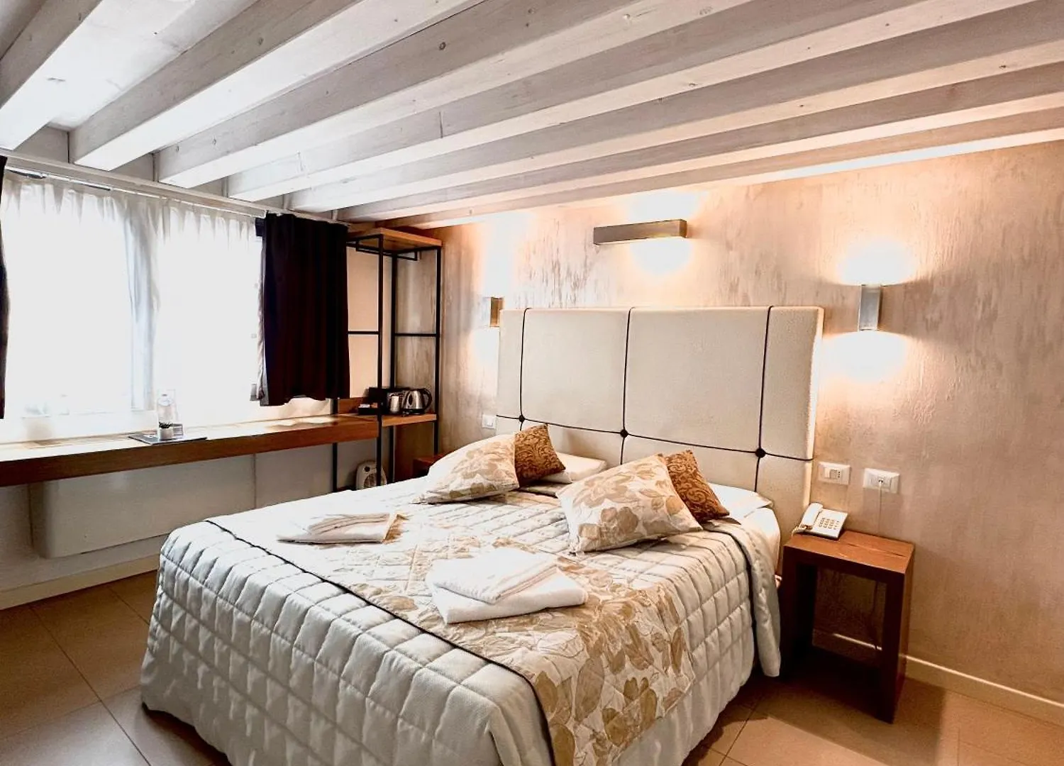 Al Canal Regio - Guest House Venecia 3*,  Italia